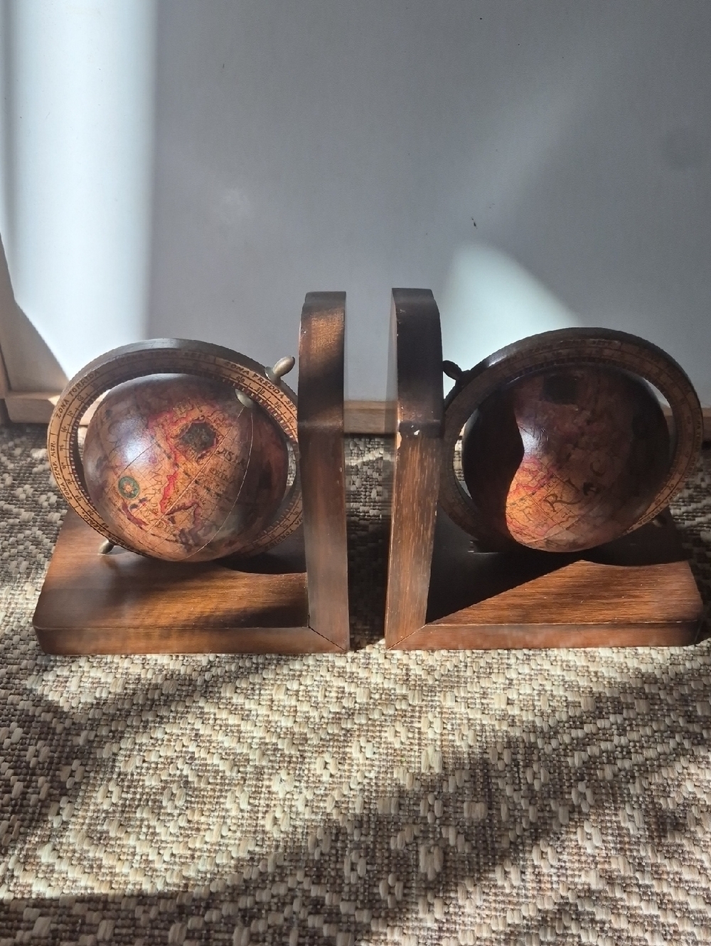Antique-Style Brown Globe Bookends – Decorative Home Accent